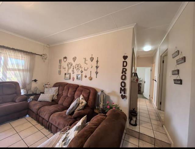 3 BEDROOM HOUSE FOR SALE IN FRAAIUITSIG